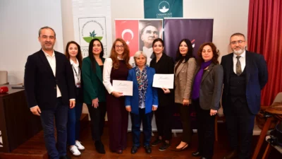 Osmangazi Belediyesi’nin kadın sağlığına ilişkin düzenlediği panele katılan uzman isimler,