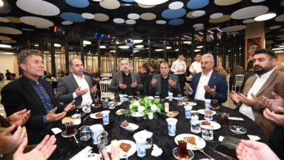 Bursa'da Osmangazi Belediyesi öncülüğünde düzenlenen iftar programında amatör spor kulüpleri