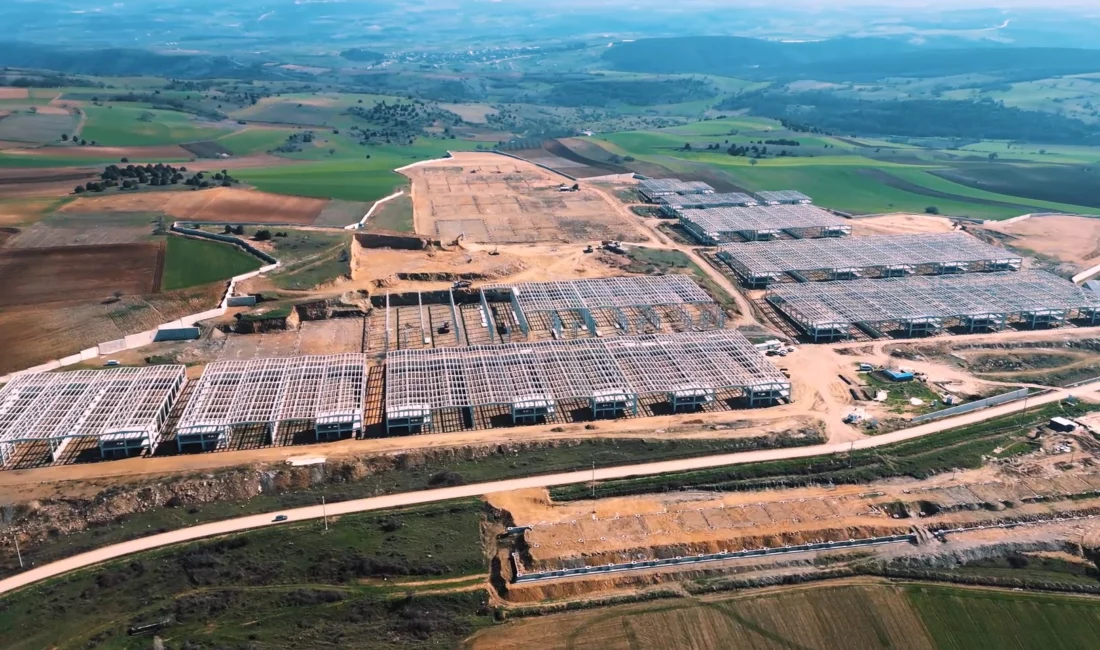 Bursa'da Yenişehir Belediye Başkanı Ercan Özel, Subaşı Mahallesi’nde yapımı hızla