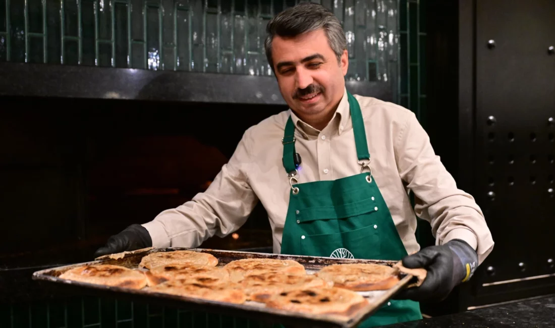 Bursa'da Yıldırım Belediye Başkanı Oktay Yılmaz, Tarihi Taş Fırın’da fırının