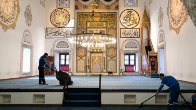 Bursa'da Yıldırım Belediyesi, Ramazan Bayramı dolayısıyla ilçe genelindeki camilerde kapsamlı