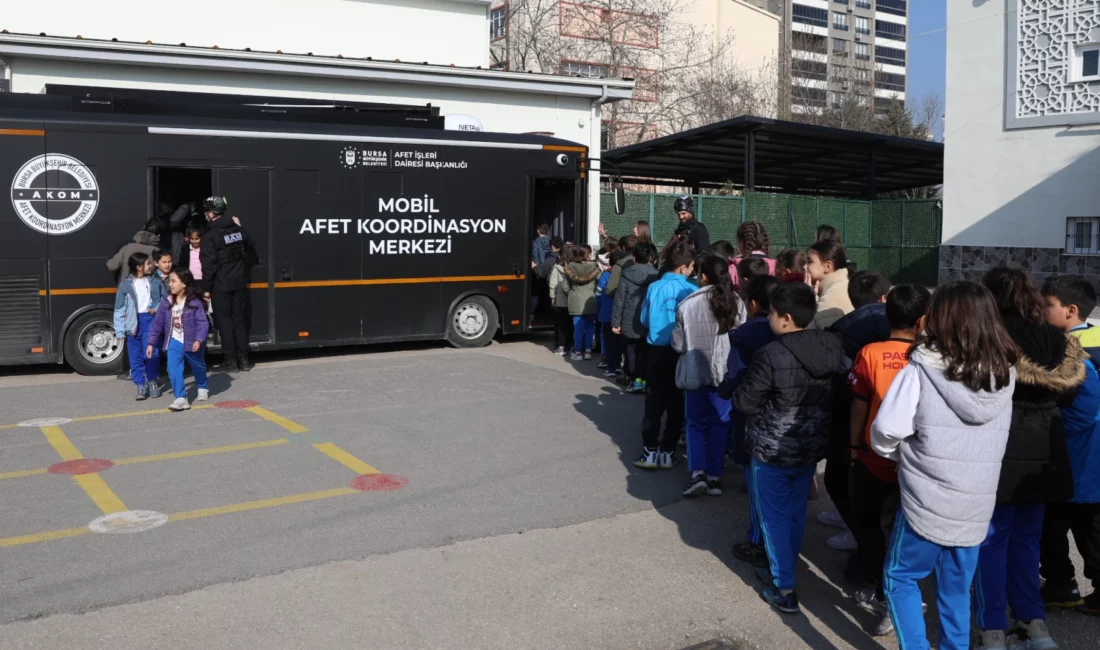 Bursa Büyükşehir Belediyesi, Deprem Haftası kapsamında Lütfi Banuşoğlu İlkokulu’nda öğrencilere