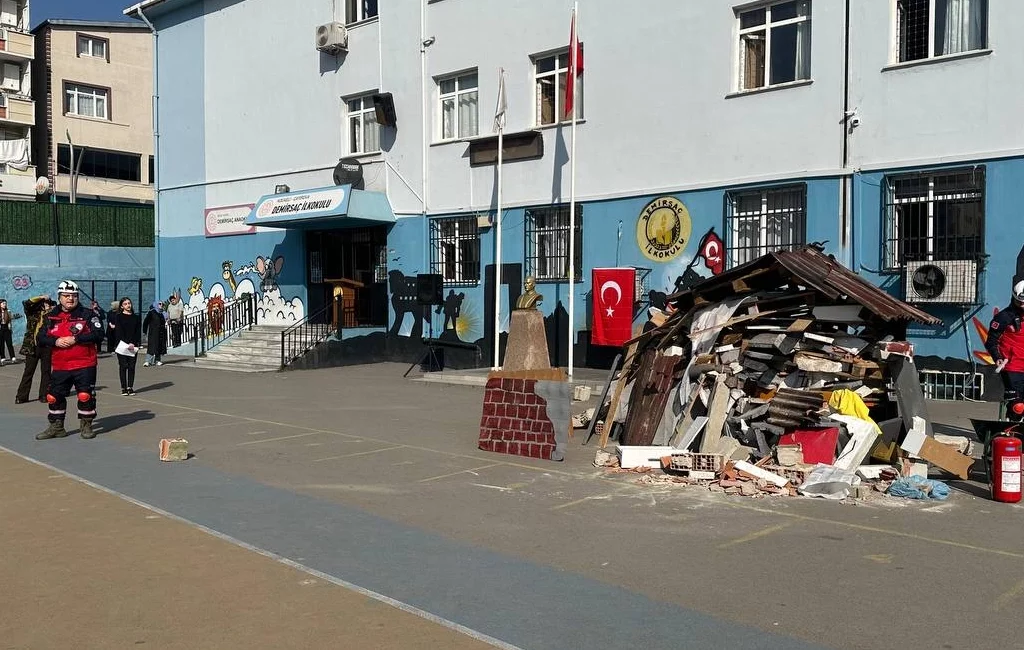 Çayırova Belediyesi Arama Kurtarma Timi (ÇAK-TİM), afetlere karşı bilinçlendirme çalışmalarına