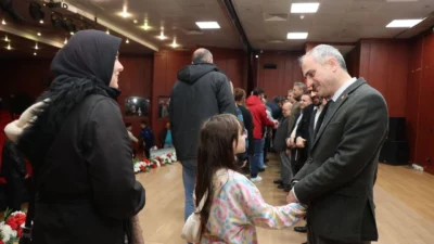 Çayırova Belediye Başkanı Bünyamin Çiftçi, mesai arkadaşlarıyla bir araya gelerek,