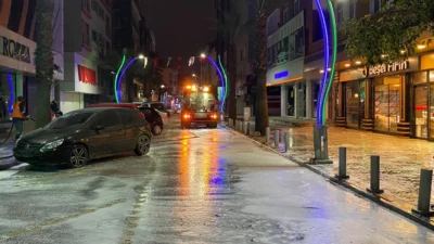 Çayırova Belediyesi Temizlik İşleri Müdürlüğü ekipleri, yaklaşan Ramazan Bayramı öncesinde