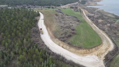 Çorum Belediyesi tarafından Çomar Barajı’nda yürütülen yol genişletme çalışmalarının ikinci