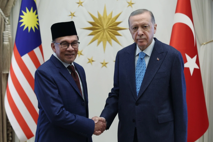 Cumhurbaşkanı Recep Tayyip Erdoğan, Malezya Başbakanı Enver İbrahim ile bir