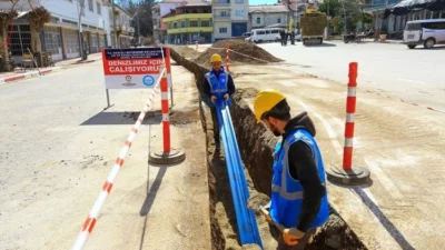 Denizli Büyükşehir Belediyesi DESKİ ekiplerinin Kızılca Mahallesi’nde sürdürdüğü altyapı hamlesiyle