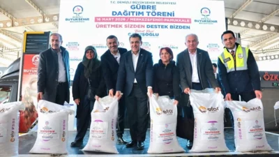 Denizli Büyükşehir Belediye Başkanı Bülent Nuri Çavuşoğlu’nun talimatıyla başlatılan gübre