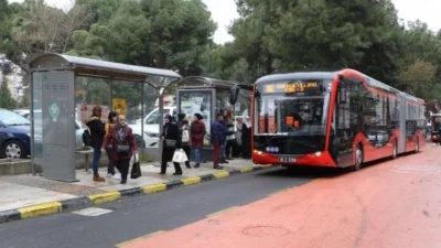 Denizli Büyükşehir Belediyesi, öğrencilerin eğitim hayatını kolaylaştırmak ve dar gelirli