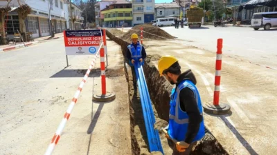 Denizli Büyükşehir Belediyesi DESKİ ekiplerinin Kızılca Mahallesi’nde sürdürdüğü altyapı hamlesiyle