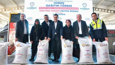 Denizli Büyükşehir Belediye Başkanı Bülent Nuri Çavuşoğlu’nun talimatıyla başlatılan gübre