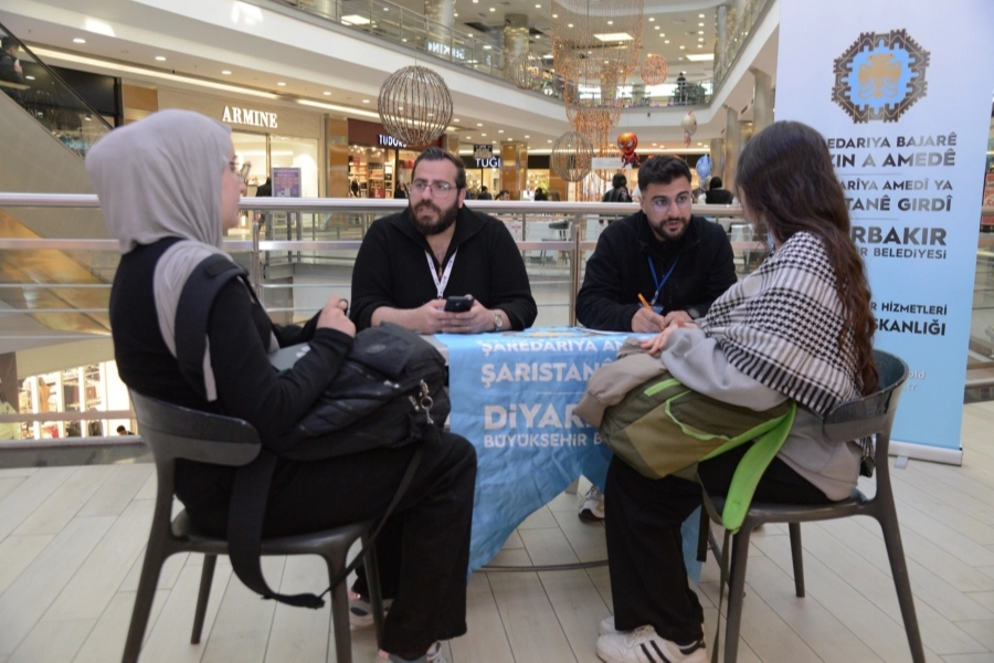 Diyarbakır Büyükşehir Belediyesi, gençlerin sorunlarını, beklentilerini ve kente dair görüşlerini