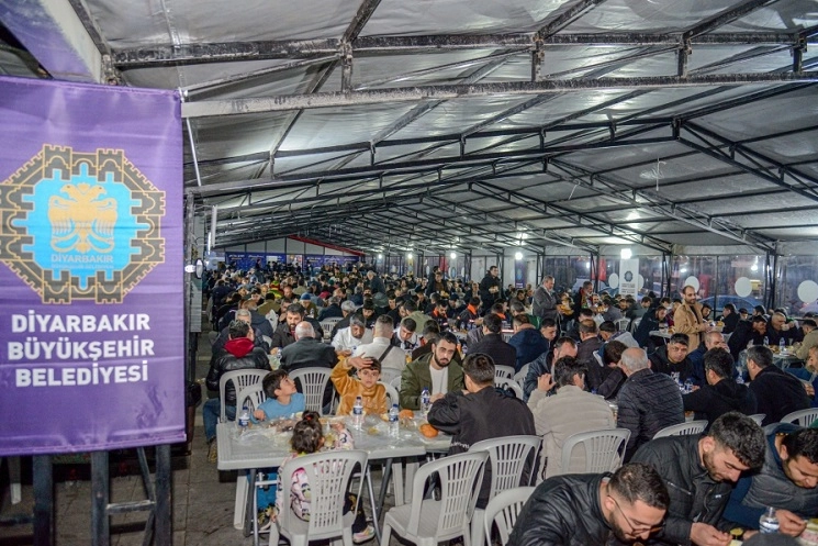Ramazan ayı boyunca kurulan iftar çadırlarında 230 bini aşkın yurttaşa