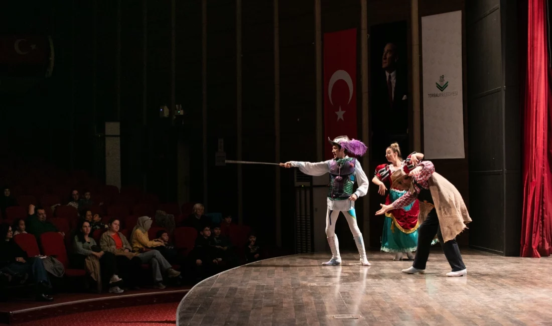 İzmir Büyükşehir Şehir Tiyatroları, “Don Kişot–Çağdaş Bir Masal” oyununu Torbalı’da