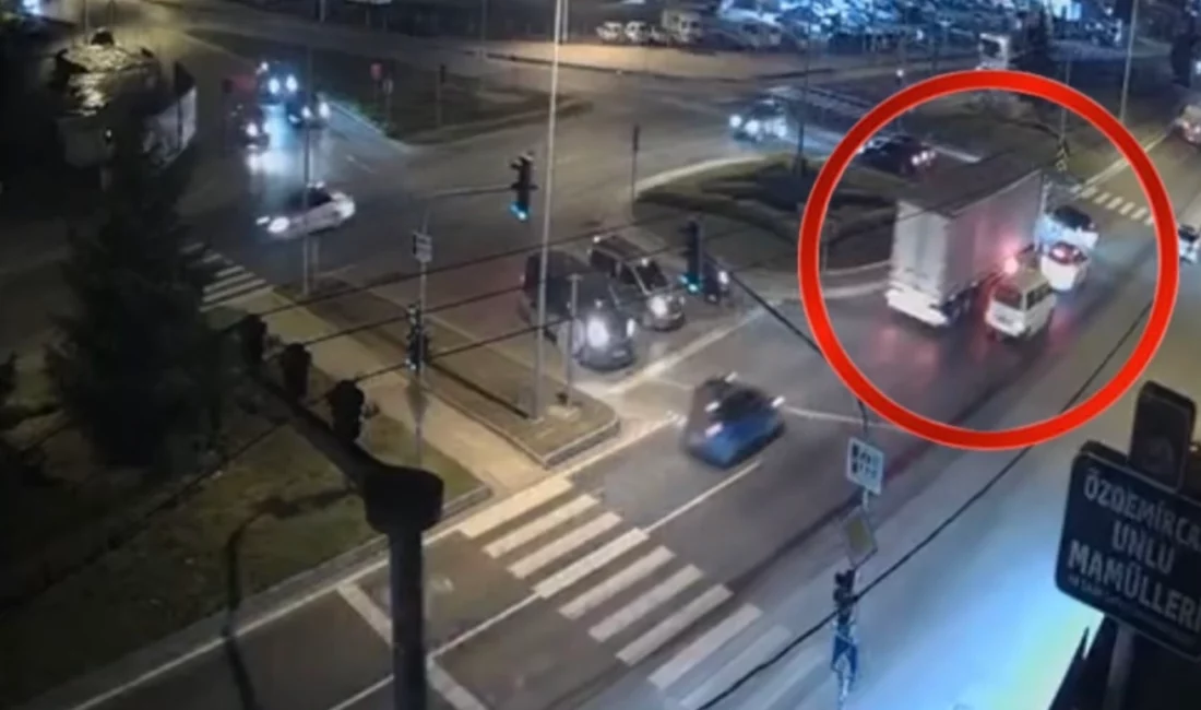 Düzce’de otomobil ile tırın çarpışması sonucu 1 kişi yaralandı.