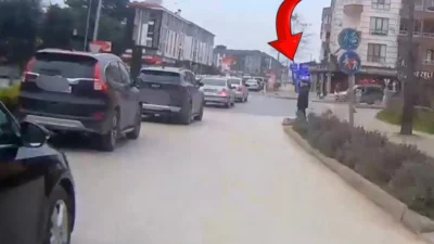 Düzce’de yaya geçitlerinde sürücülerin yayalara yol vermemesi vatandaşların tepkisine neden