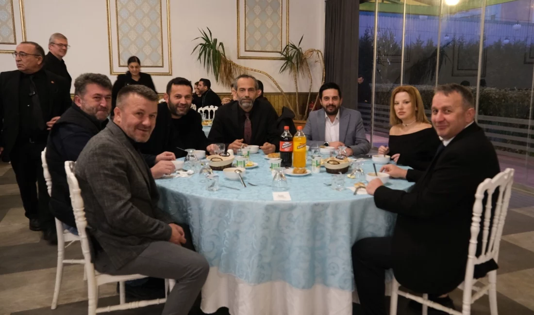 Düzce Gazeteciler Cemiyeti tarafından düzenlenen iftar programı; il protokolü, belediye