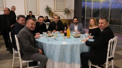 Düzce Gazeteciler Cemiyeti tarafından düzenlenen iftar programı; il protokolü, belediye