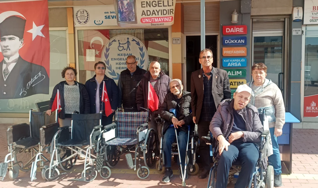 Emekli gazeteci-yazar Önkal Kılavuz, Keşan Engellileri Koruma Derneği’ne 5 adet