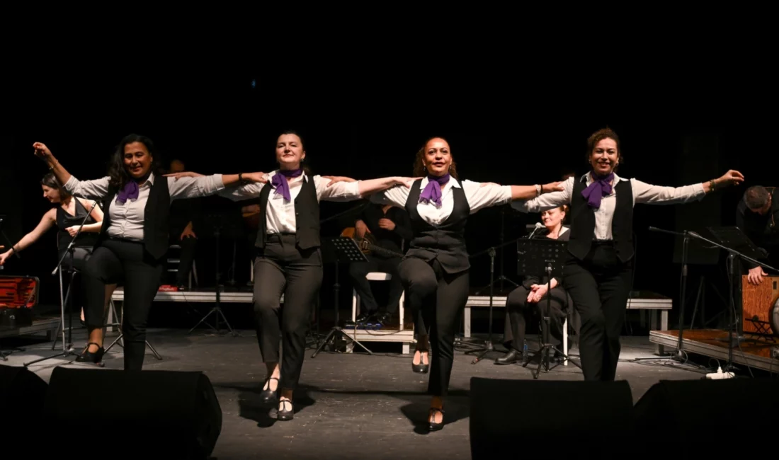 İzmir Bornova Belediyesi’nin düzenlediği “Mübadele Türküleri” konserinde Grup Avaz, Ege’nin