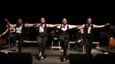 İzmir Bornova Belediyesi’nin düzenlediği “Mübadele Türküleri” konserinde Grup Avaz, Ege’nin