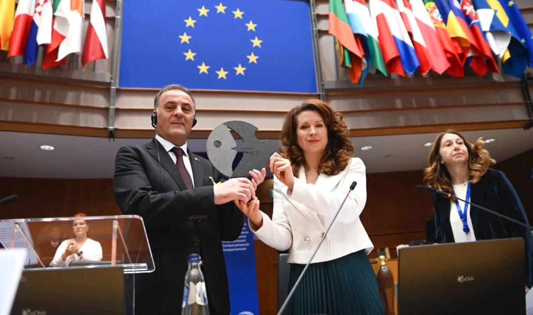 Avrupa Bölgeler Komitesi’nin demokrasi ve insan onuru adına verdiği Paweł