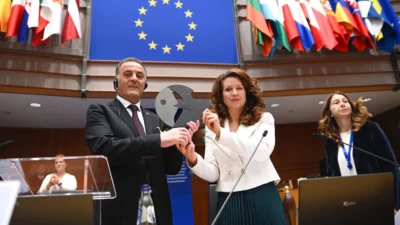 Avrupa Bölgeler Komitesi’nin demokrasi ve insan onuru adına verdiği Paweł