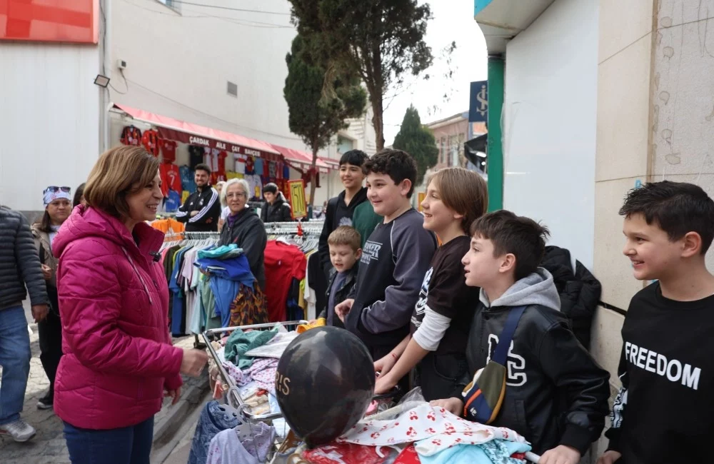 Eskişehir Büyükşehir Belediye Başkanı Ayşe Ünlüce, kent merkezinde esnaf ve