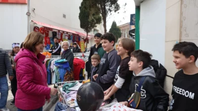 Eskişehir Büyükşehir Belediye Başkanı Ayşe Ünlüce, kent merkezinde esnaf ve