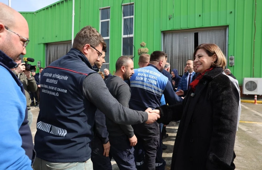 Eskişehir Büyükşehir Belediye Başkanı Ayşe Ünlüce, bayram dolayısıyla belediye bünyesinde