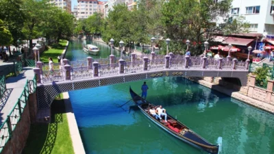 Eskişehir Büyükşehir Belediyesi, Ramazan Bayramı dolayısıyla kent genelinde hizmet veren