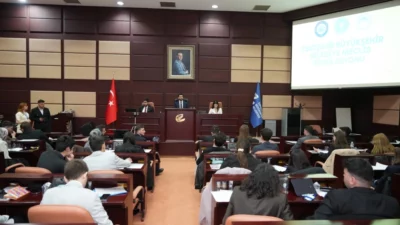 Eskişehir Osmangazi Üniversitesi Siyaset Bilimi ve Kamu Yönetimi Kulübü öğrencileri,