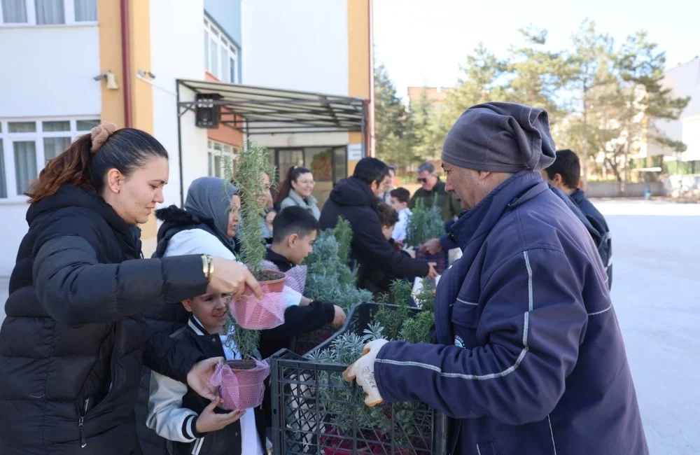 Eskişehir Büyükşehir Belediyesi, Alo 153 Eskişehir Çözüm Merkezi’ne gelen anlamlı