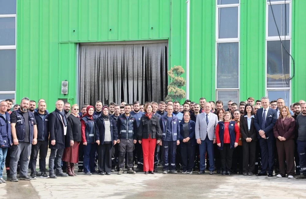 Eskişehir Büyükşehir Belediye Başkanı Ayşe Ünlüce, bayram dolayısıyla belediye bünyesinde