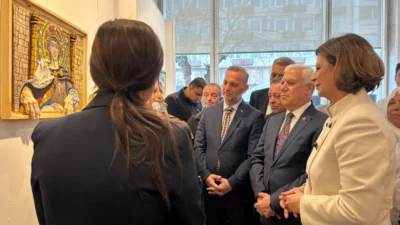 Bursa Büyükşehir Belediyesi ev sahipliğinde “Efsanelerle İpek” sergisi açıldı. Eskişehir