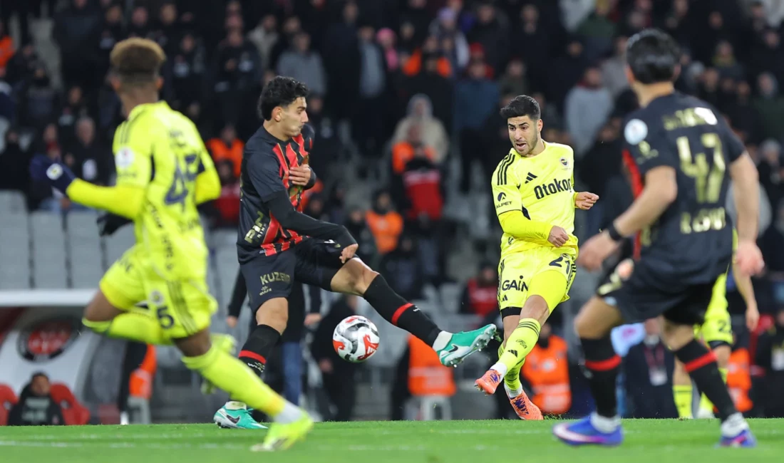 Karagümrük’ün Fenerbahçe’yi 2-0 yenmesinin ardından taraftarlar sosyal medyayı salladı. Yaşanan