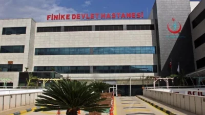 Antalya'da Finike Devlet Hastanesi’nde bazı doktor ve sağlık personelinin başka
