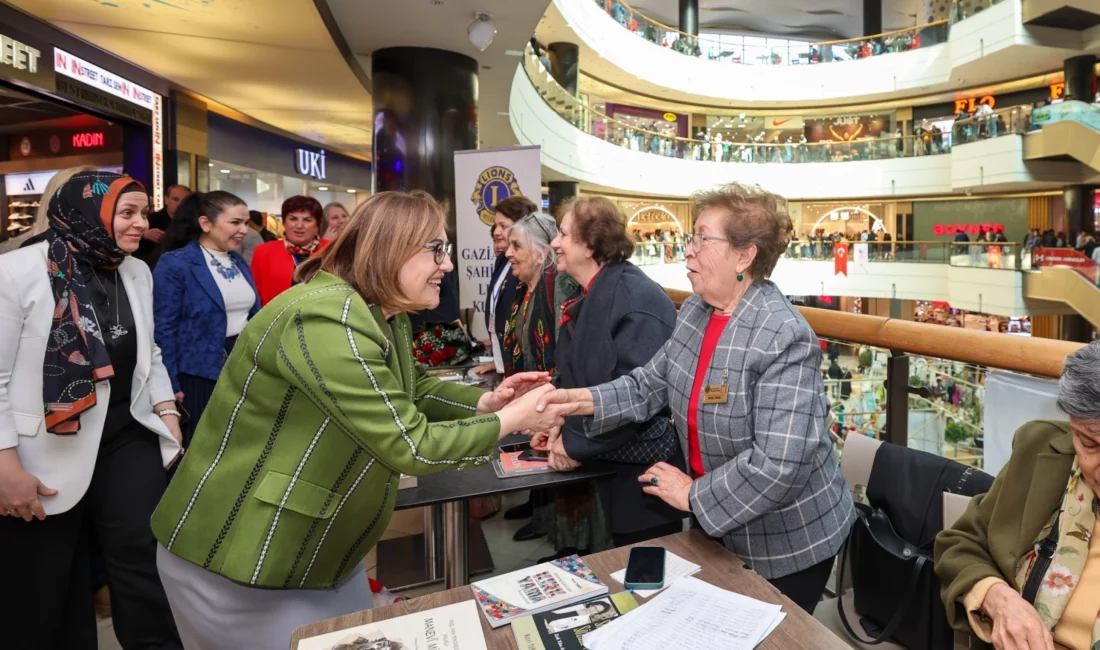 Gaziantep Büyükşehir Belediye Başkanı Fatma Şahin, kurumun kadın yöneticileri ve