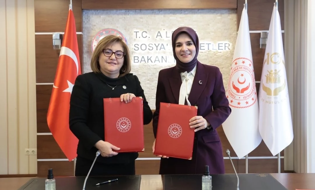 Aile ve Sosyal Hizmetler Bakanı Mahinur Özdemir Göktaş, Gaziantep Büyükşehir