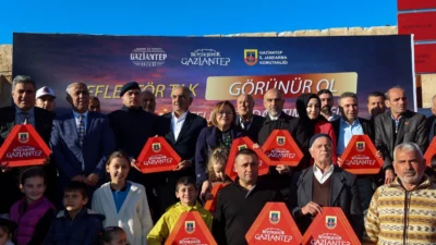 Gaziantep Büyükşehir Belediyesi tarafından, traktörü bulunan ancak reflektörü olmayan çiftçilere