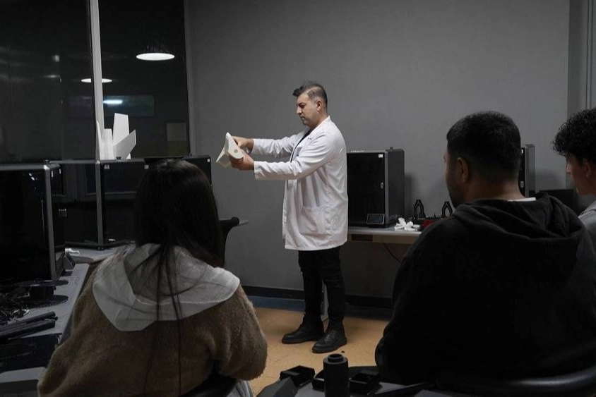 Gaziantep Büyükşehir Belediyesi, gençleri geleceğin mesleklerine hazırlamak ve kentin dijital