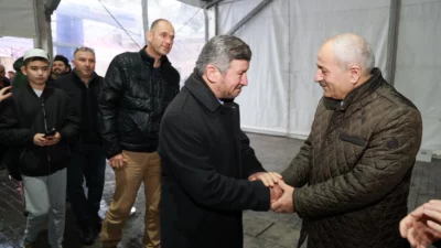 Gebze’de geleneksel hale gelen kent bayramlaşması programı, bayram namazının ardından