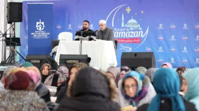 Kocaeli Büyükşehir Belediyesi tarafından Gebze Kent Meydanı’nda kurulan Ramazan Çadırı’nda