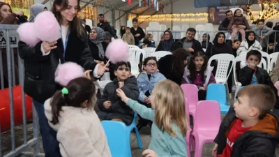 Kocaeli Büyükşehir Belediyesi’nin Gebze Kent Meydanı’nda düzenlediği ramazan etkinlikleri yoğun