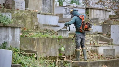 Giresun Belediyesi, yaklaşan bayram öncesinde şehir genelindeki mezarlıklarda temizlik ve