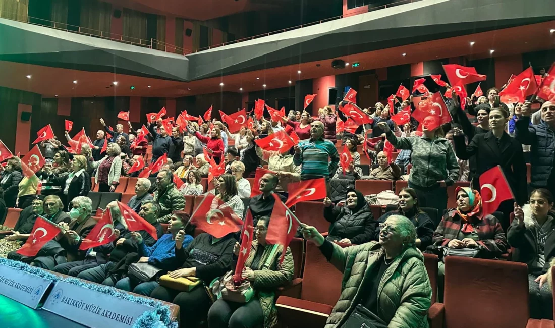 Çanakkale Zaferi’nin 111. yıldönümünde Bakırköy’de düzenlenen “Kahramanlık Türküleri Konseri”nde duygu