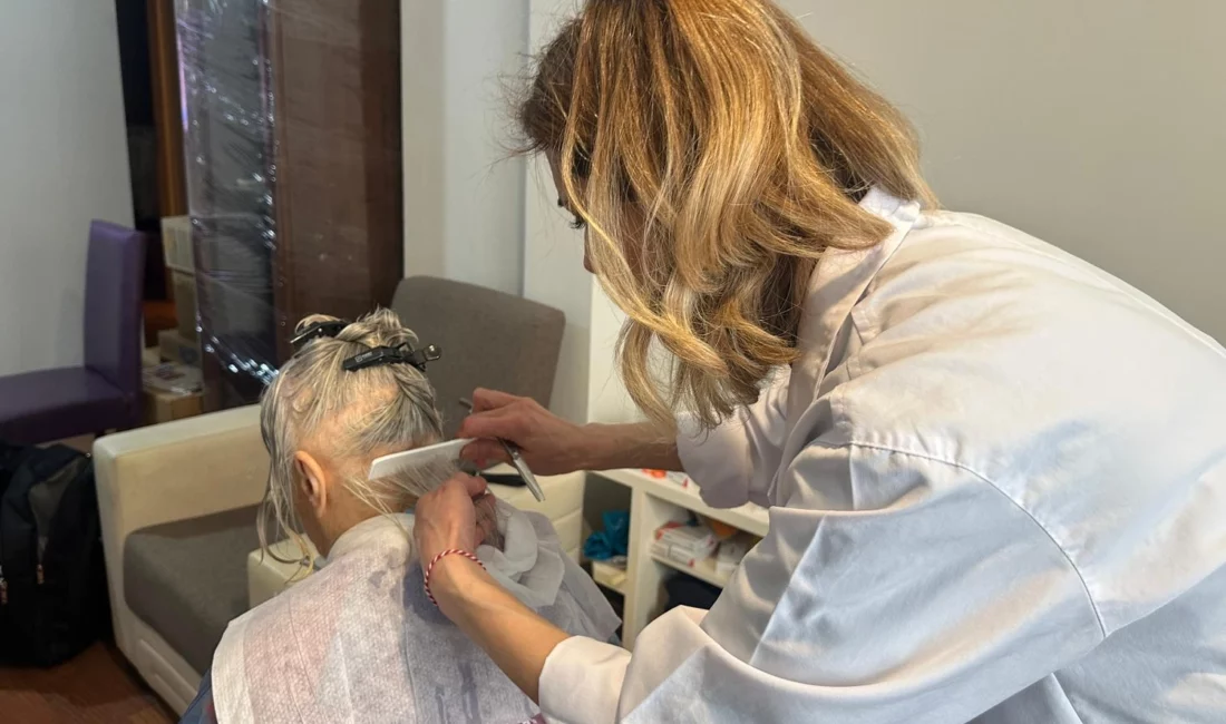 İstanbul'da Bakırköy Belediyesi, Ramazan Bayramı öncesinde evinden çıkmakta zorlanan vatandaşlar