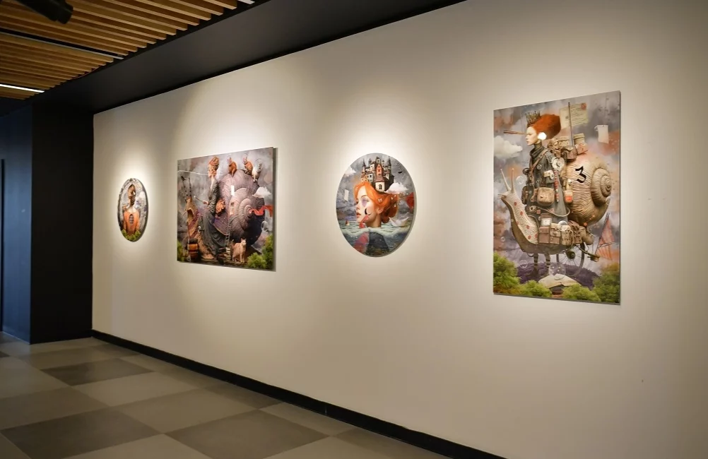 Dijital sanatçı Durmuş Bahar’ın “Zamansız Yolculuk Hikâyeleri” sergisi, Beylikdüzü Atatürk