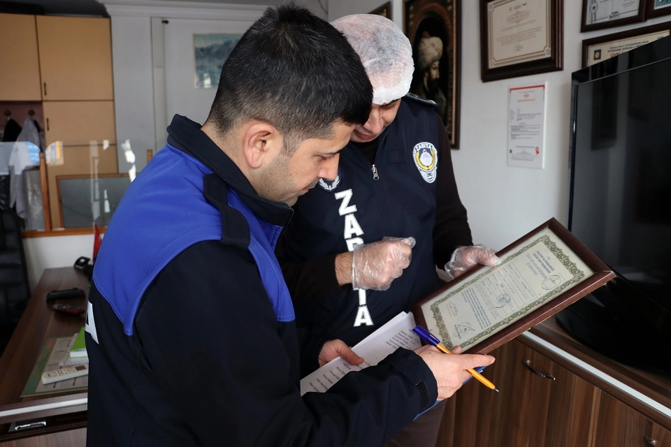 Maltepe Belediyesi, fırın ve pastane işletmelerine yönelik denetim gerçekleştirdi. Çalışmalarını